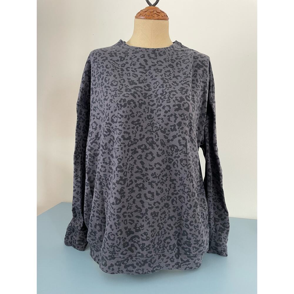 Athleta women’s purple cheetah print sweatshirt size M